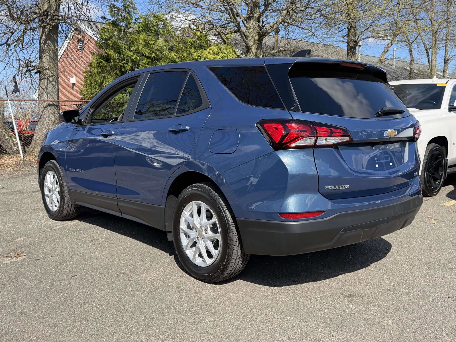 Certified 2024 Chevrolet Equinox LS w/ LS Convenience Package AWD/4WD image 4