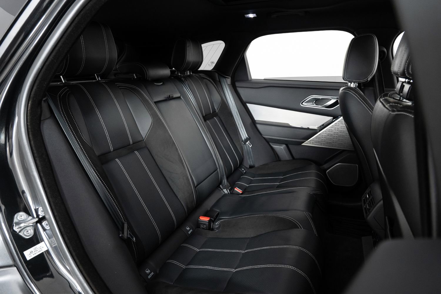 Used 2018 Land Rover Range Rover Velar R-Dynamic SE image 24