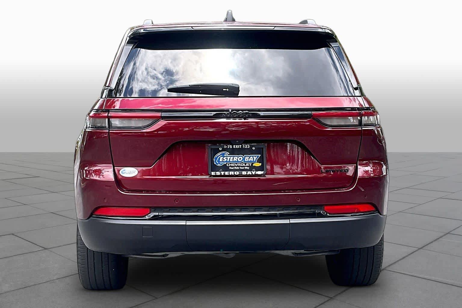 Used 2024 Jeep Grand Cherokee Limited w/ Black Appearance Package RWD image 5