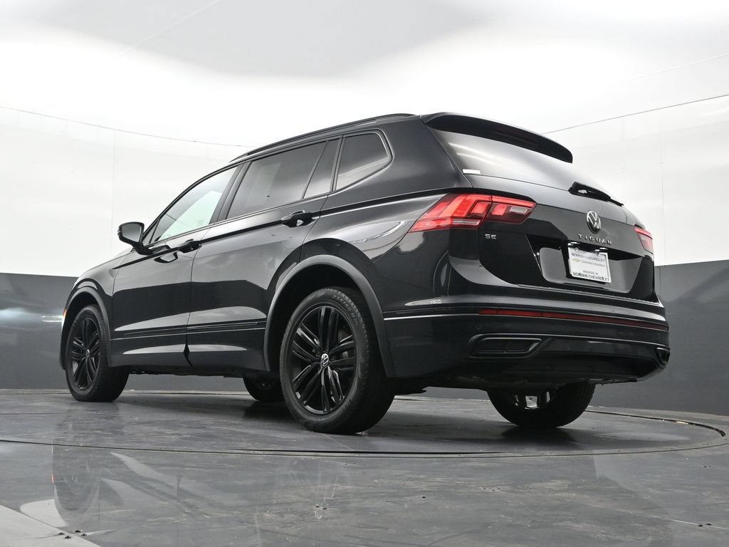 Used 2022 Volkswagen Tiguan SE R-Line FWD image 31