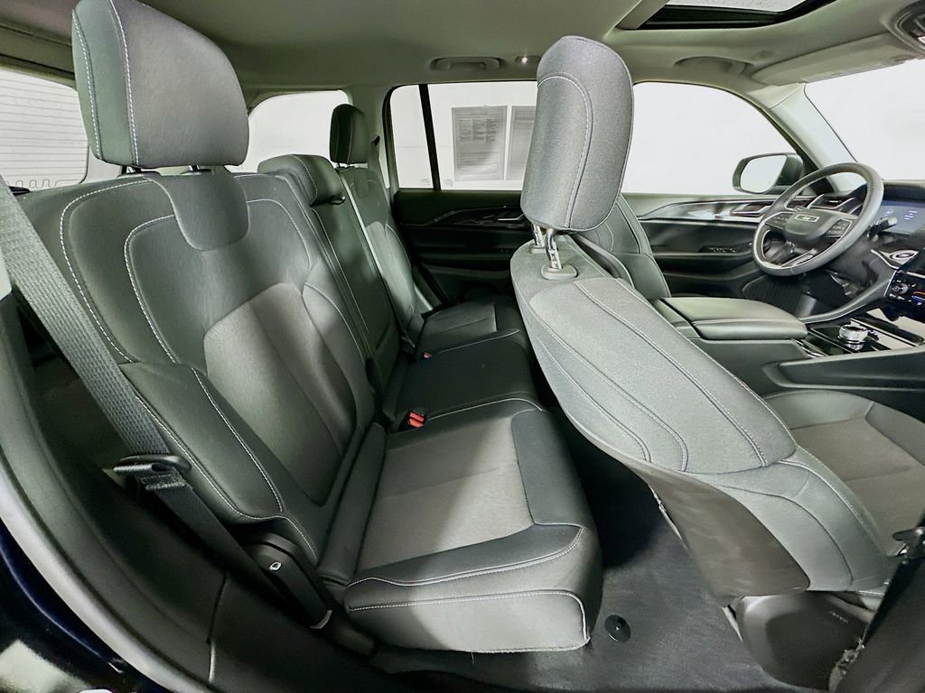 Used 2023 Jeep Grand Cherokee Laredo w/ Luxury Tech Group I image 39