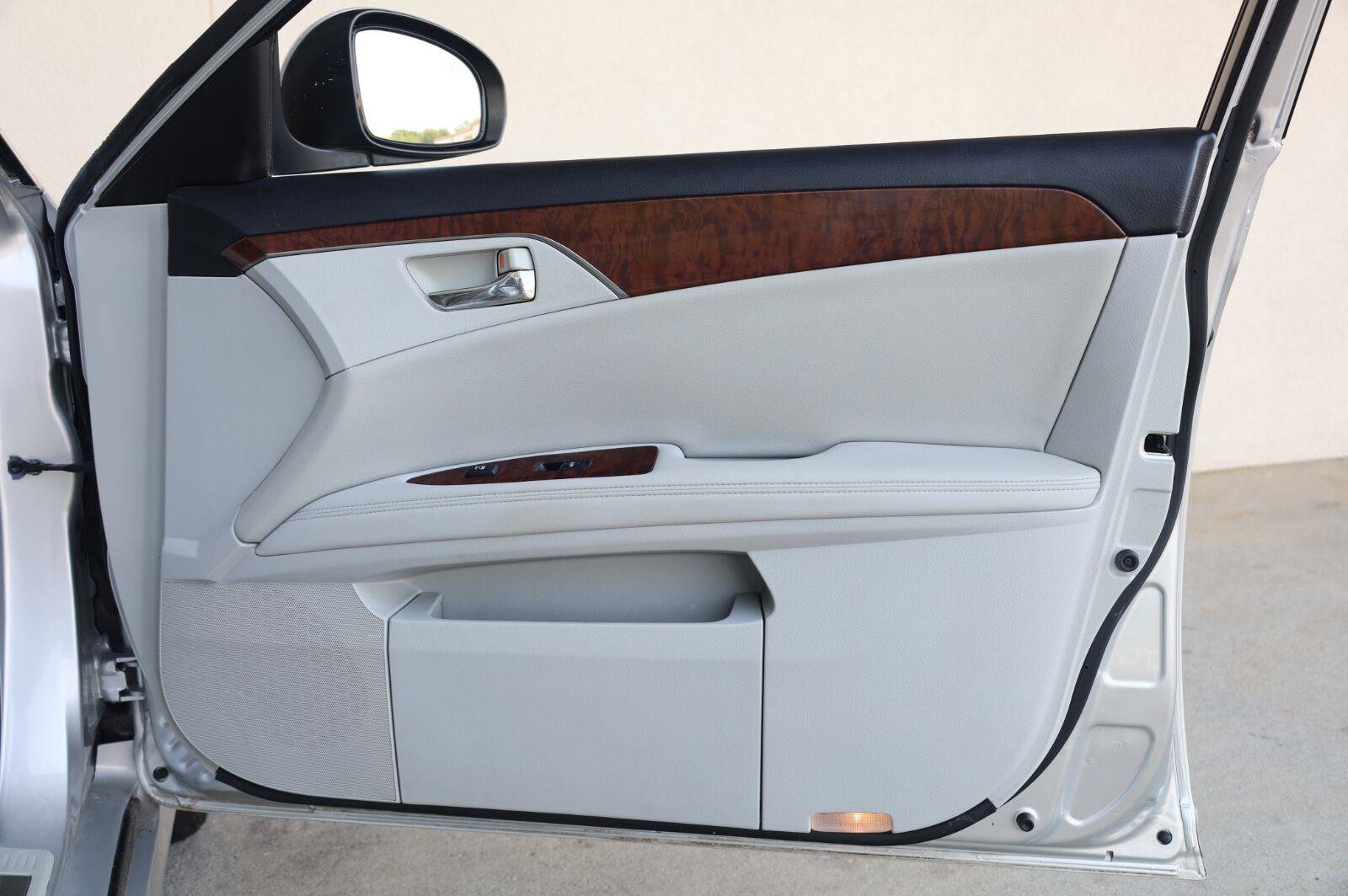 Used 2011 Toyota Avalon Limited FWD image 28