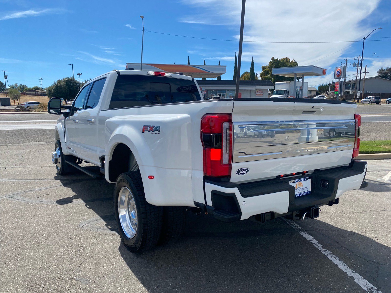 New 2027 Ford F450 Platinum w/ Platinum Plus Package AWD/4WD image 7