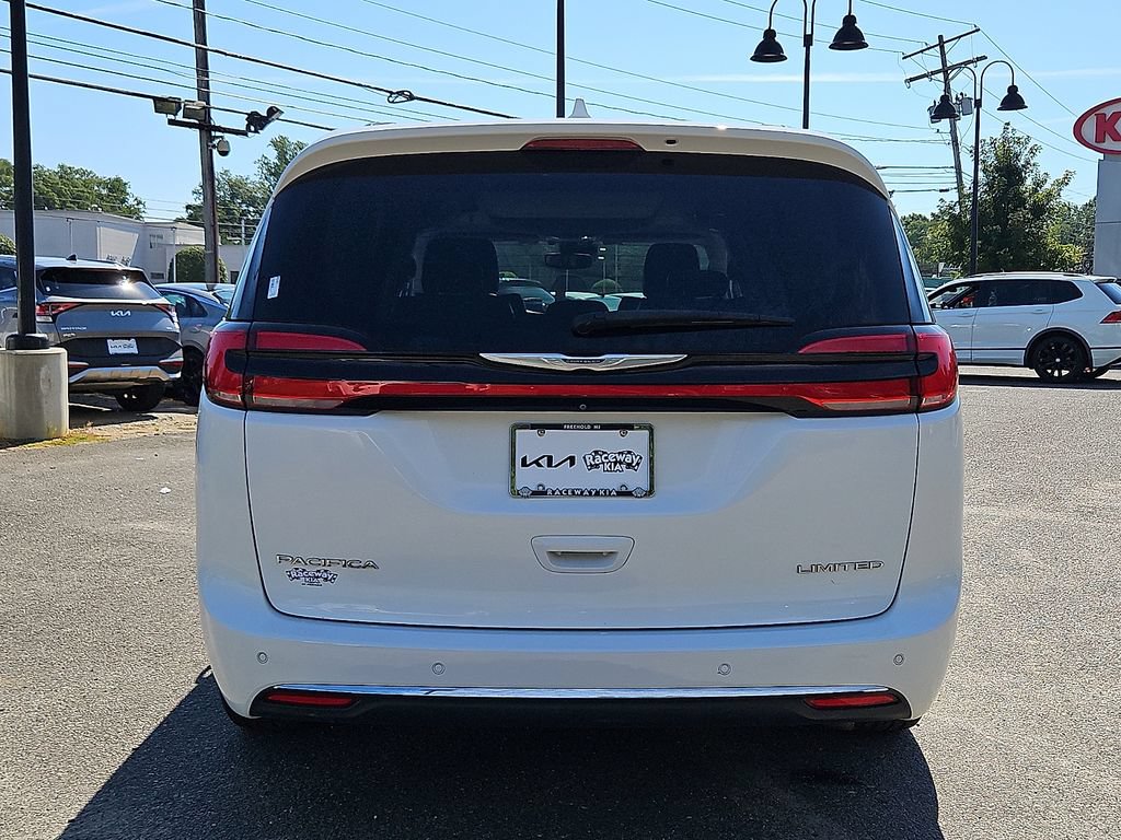 Used 2022 Chrysler Pacifica Limited FWD image 6