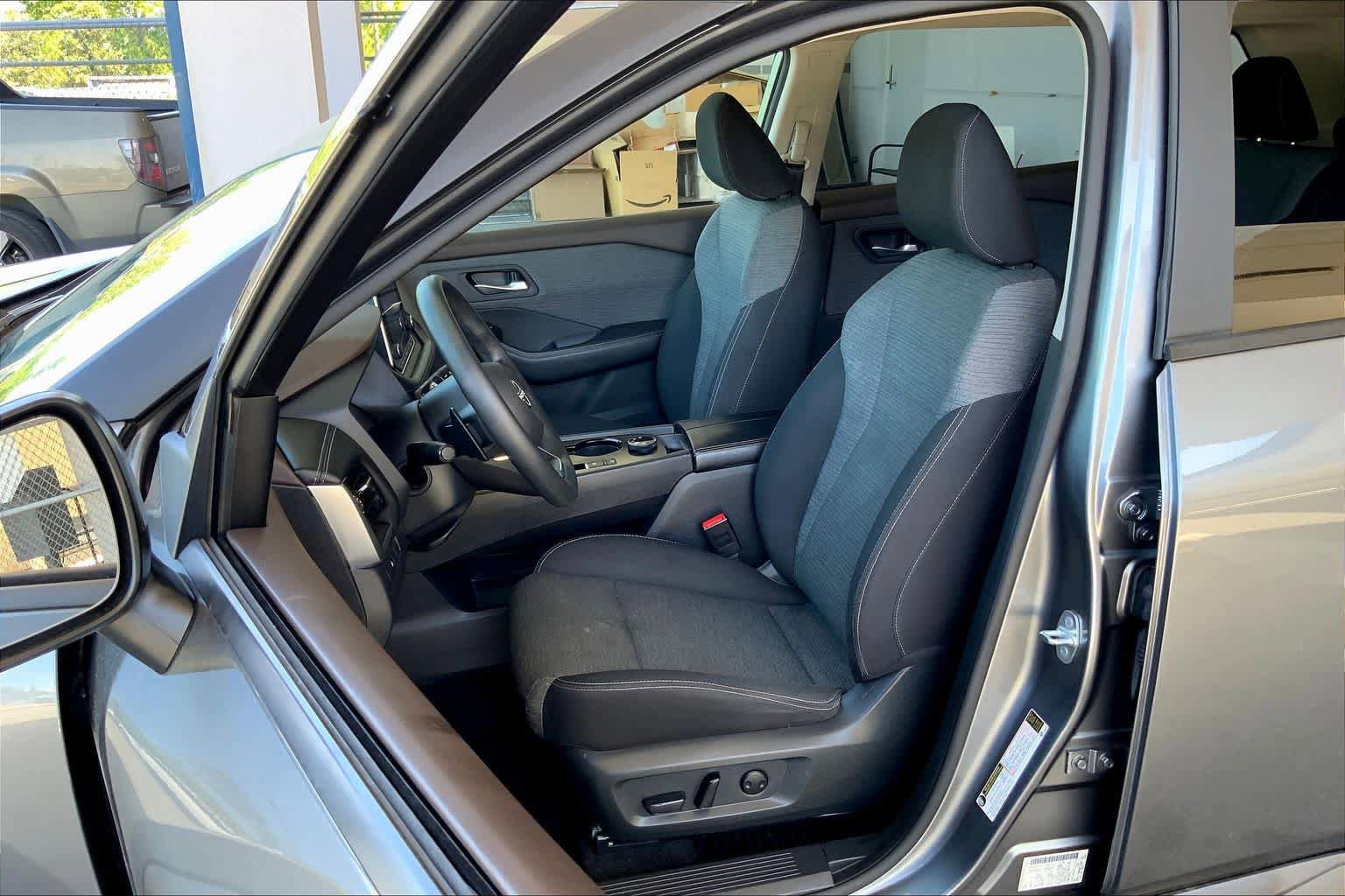 Used 2022 Nissan Rogue SV AWD/4WD image 8