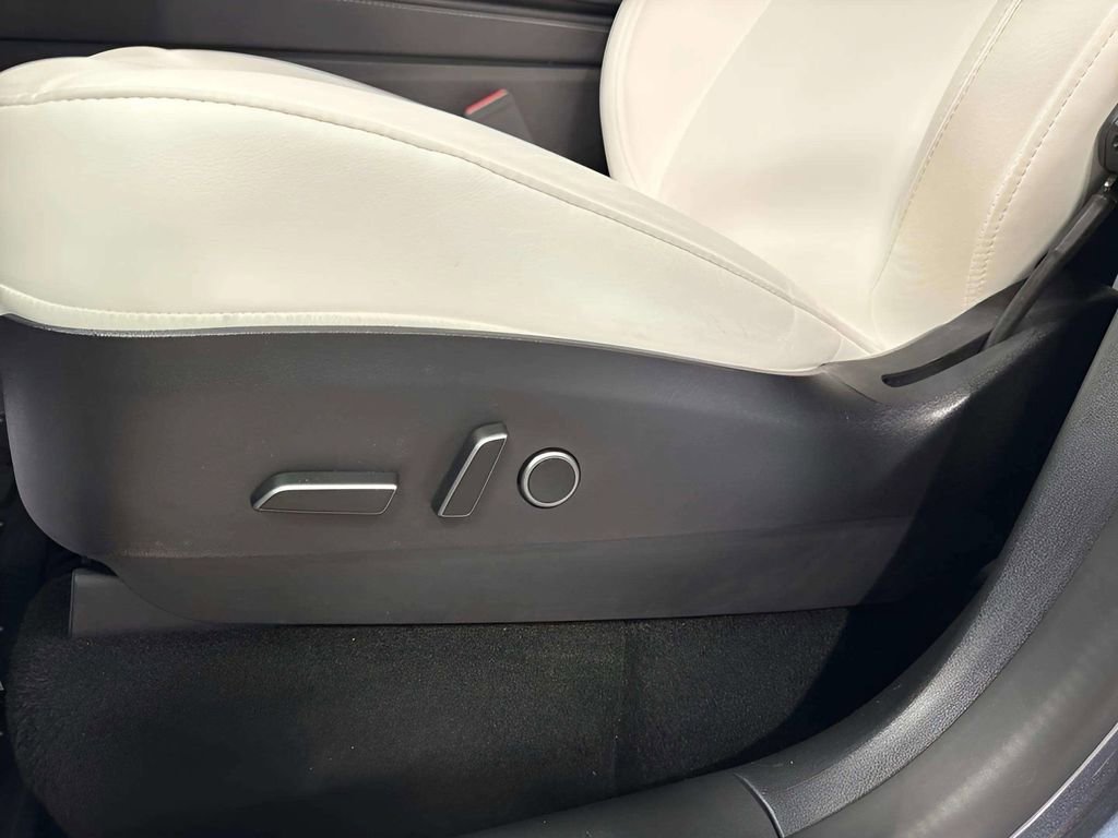 Used 2022 Tesla Model Y Long Range AWD/4WD image 22