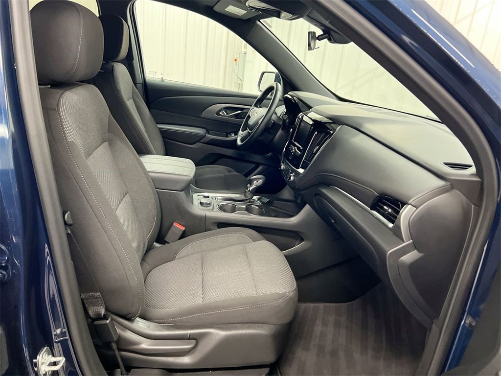 Used 2023 Chevrolet Traverse LT image 21