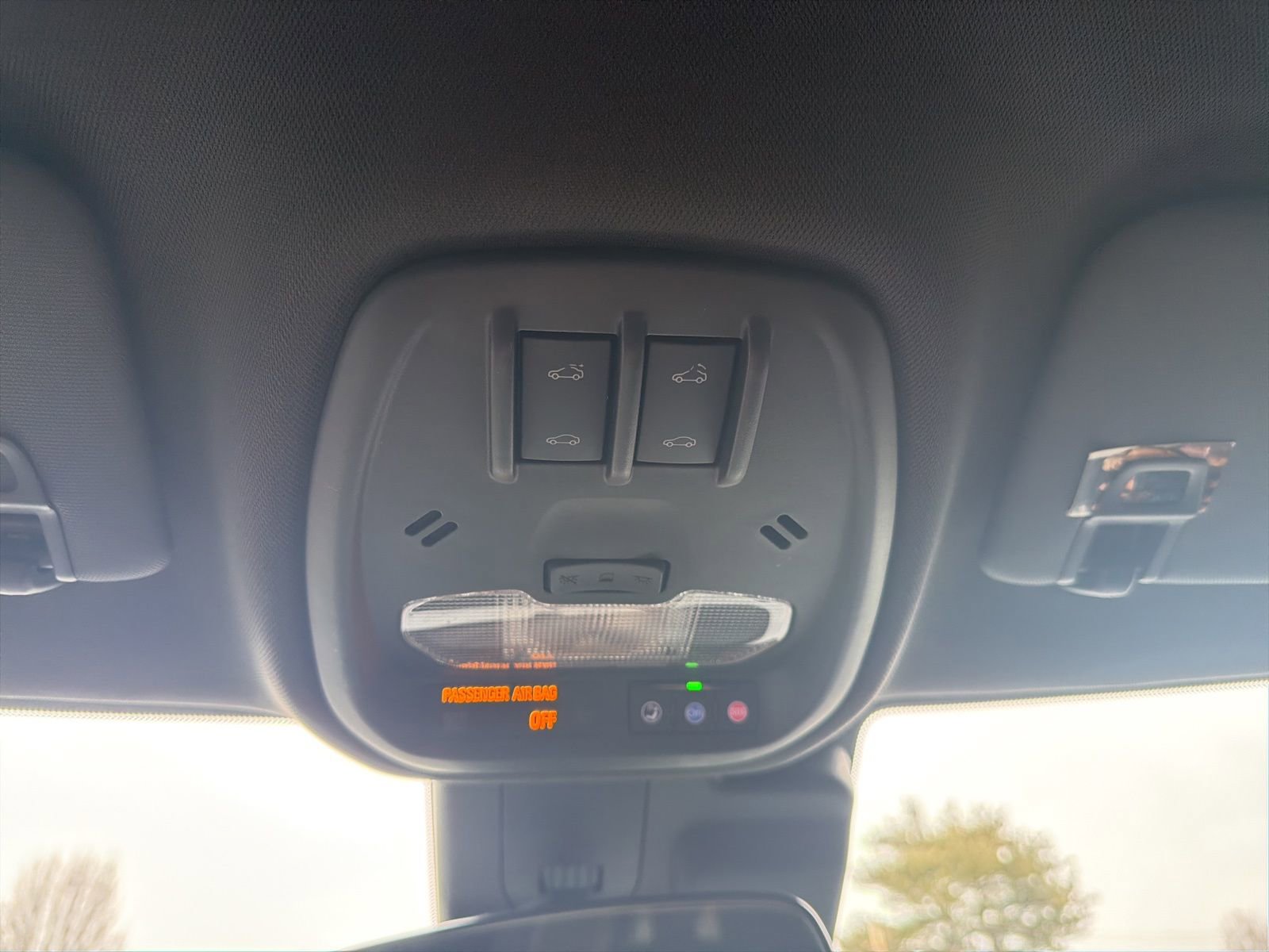 Used 2025 Chevrolet Trax RS w/ Sunroof Package FWD image 19