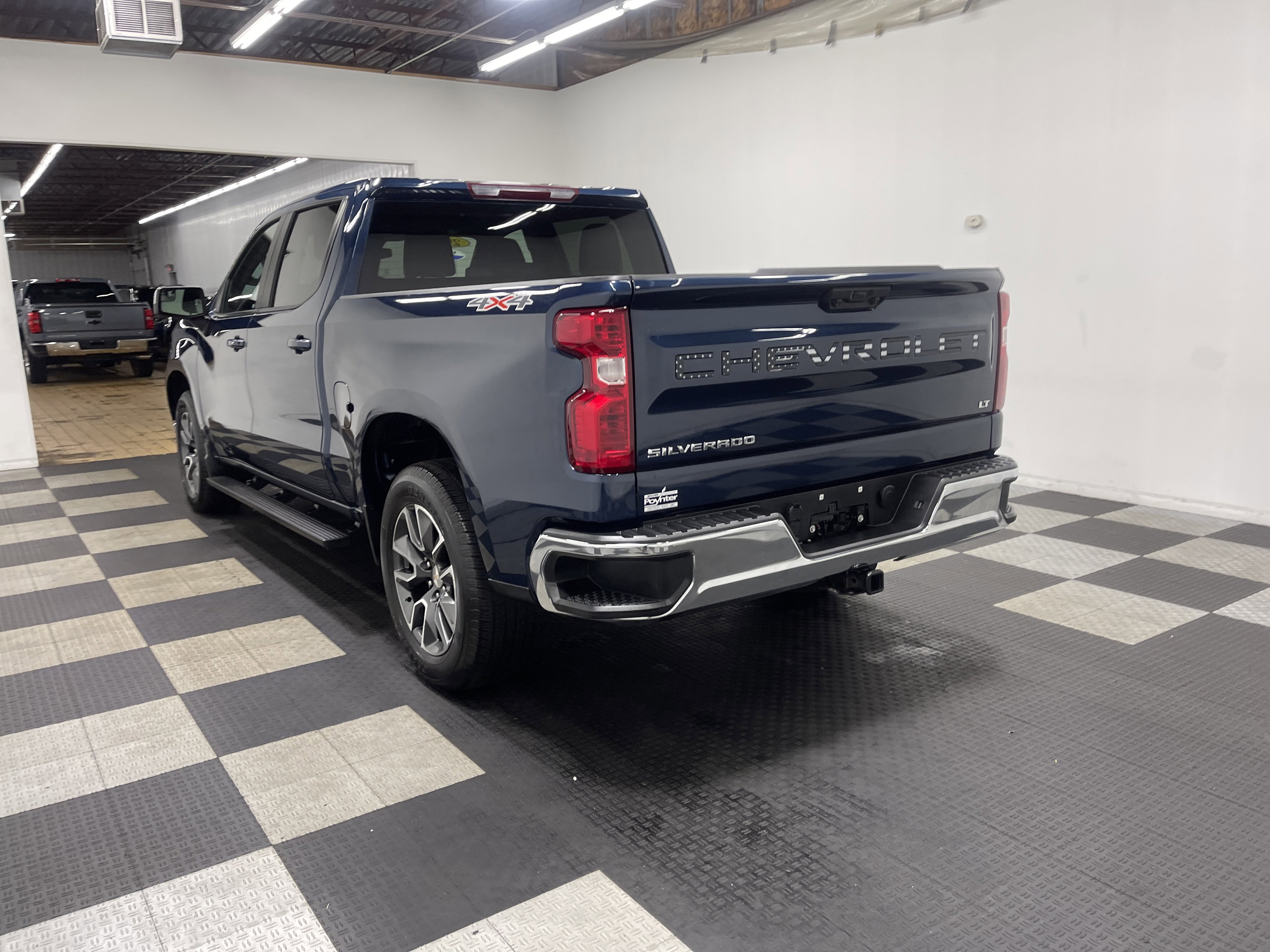 Used 2023 Chevrolet Silverado 1500 LT image 2