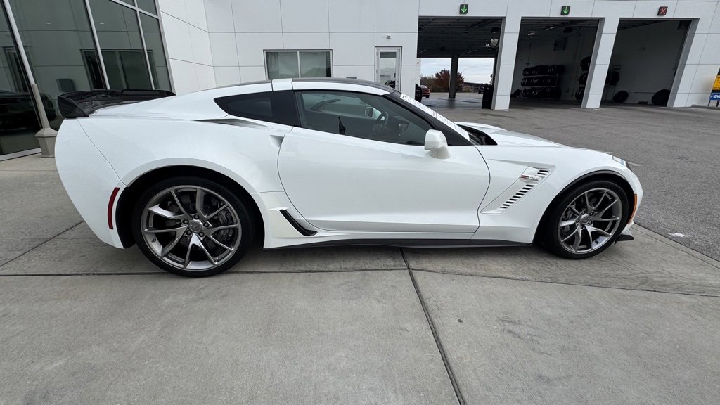 Used 2019 Chevrolet Corvette Z06 w/ Z07 Performance Package image 6