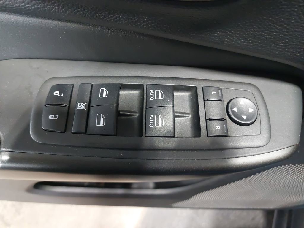 Used 2023 Jeep Cherokee Trailhawk w/ Trailer Tow Group AWD/4WD image 28
