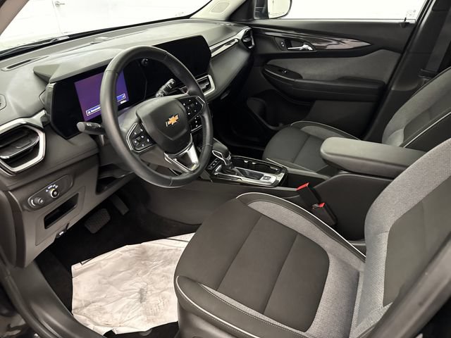 Used 2025 Chevrolet TrailBlazer LT w/ Convenience Package AWD/4WD image 9