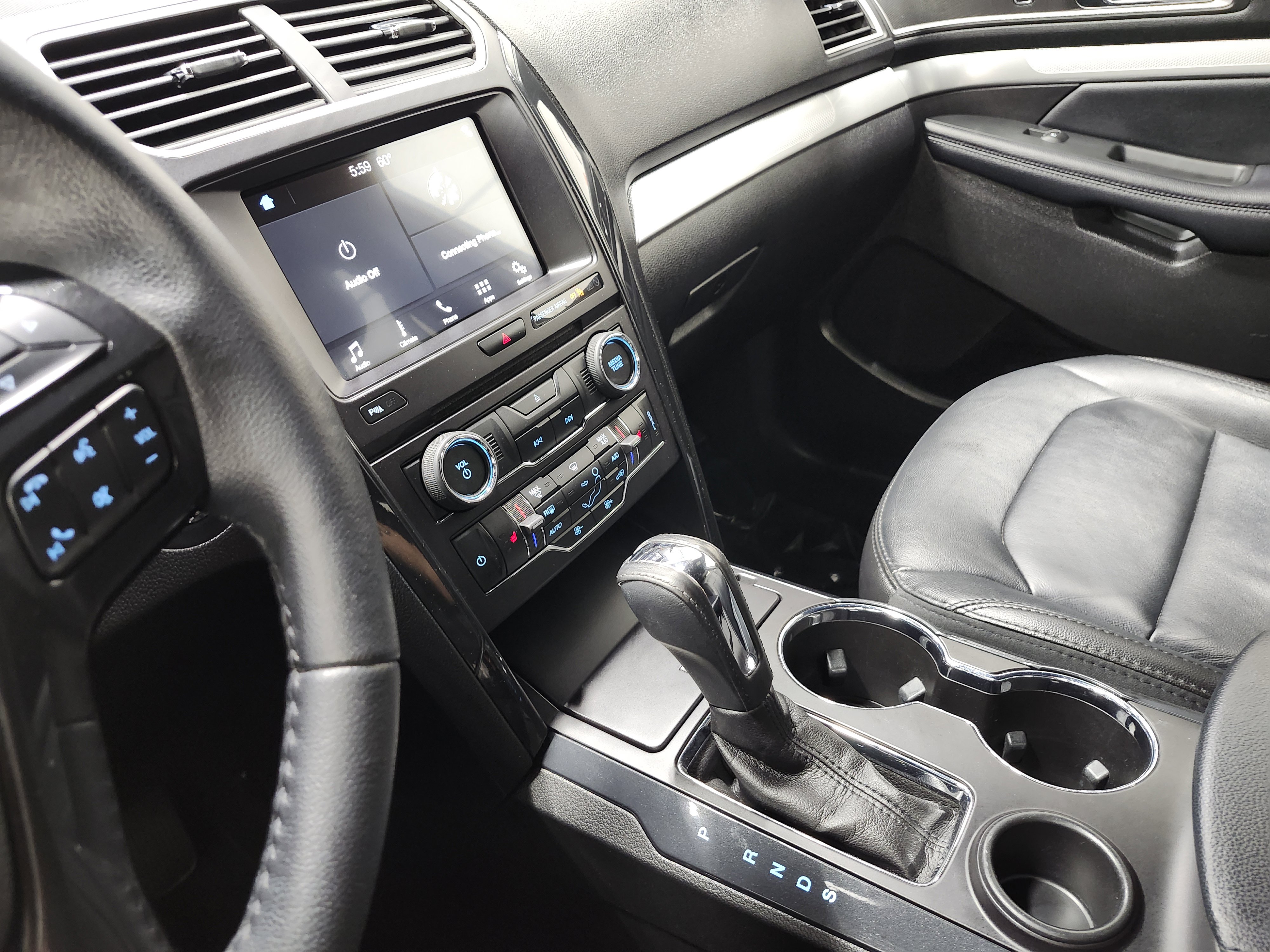 Used 2017 Ford Explorer XLT w/ Equipment Group 202A FWD image 28