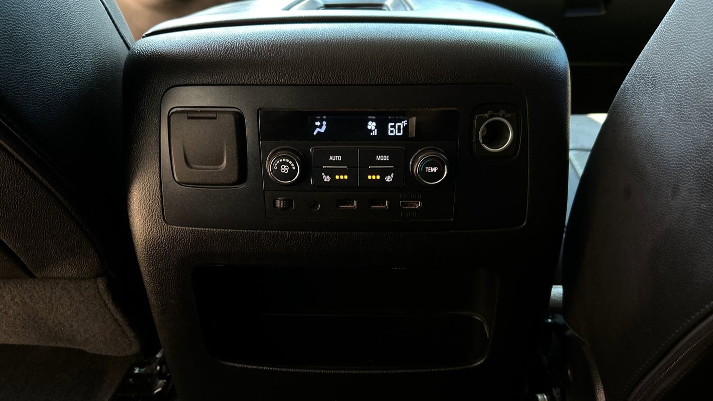 Used 2018 Chevrolet Tahoe Premier AWD/4WD image 43