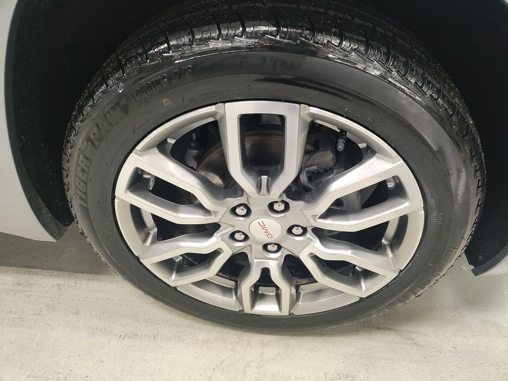 Used 2023 GMC Terrain Denali w/ Denali Premium Package AWD/4WD image 4