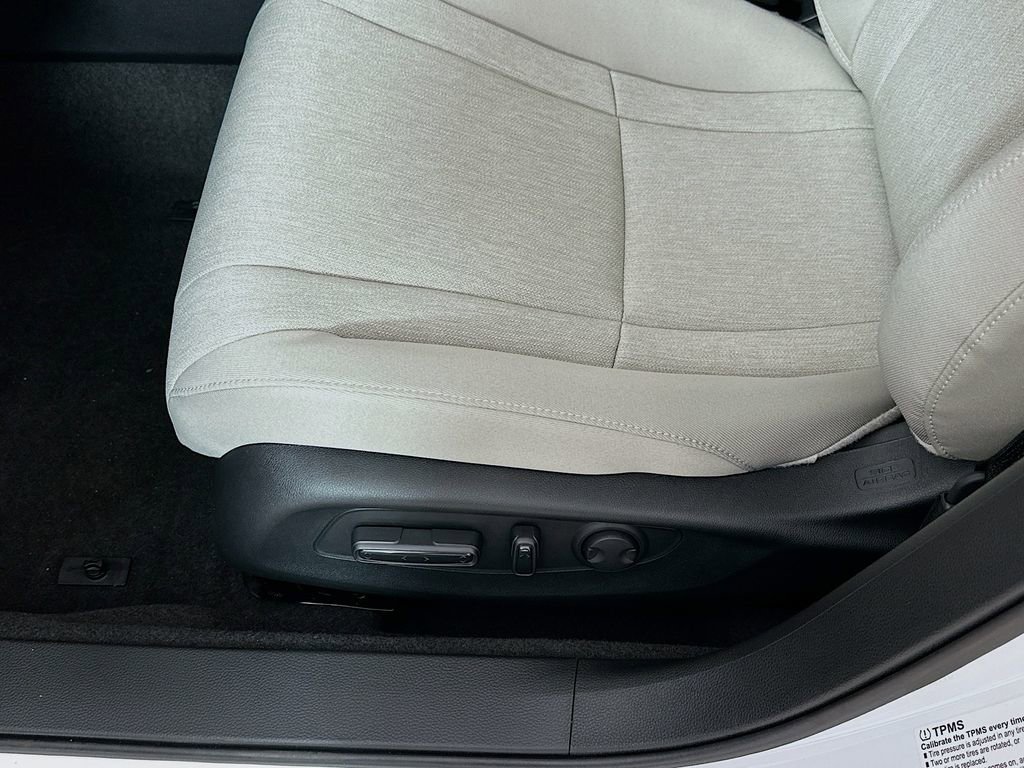 Certified 2025 Honda Accord SE image 9