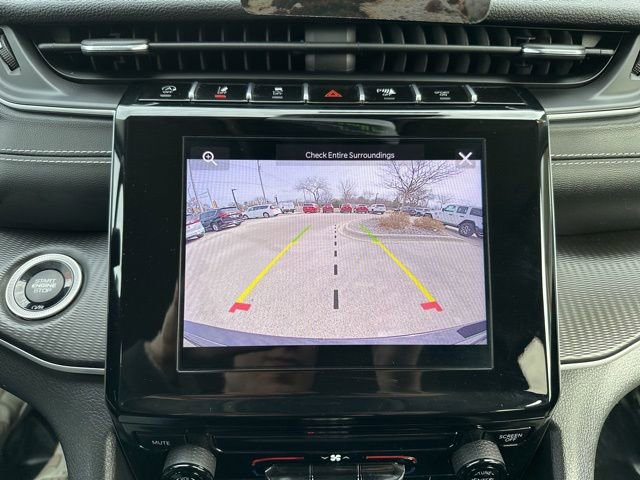 Used 2023 Jeep Grand Cherokee Laredo image 33