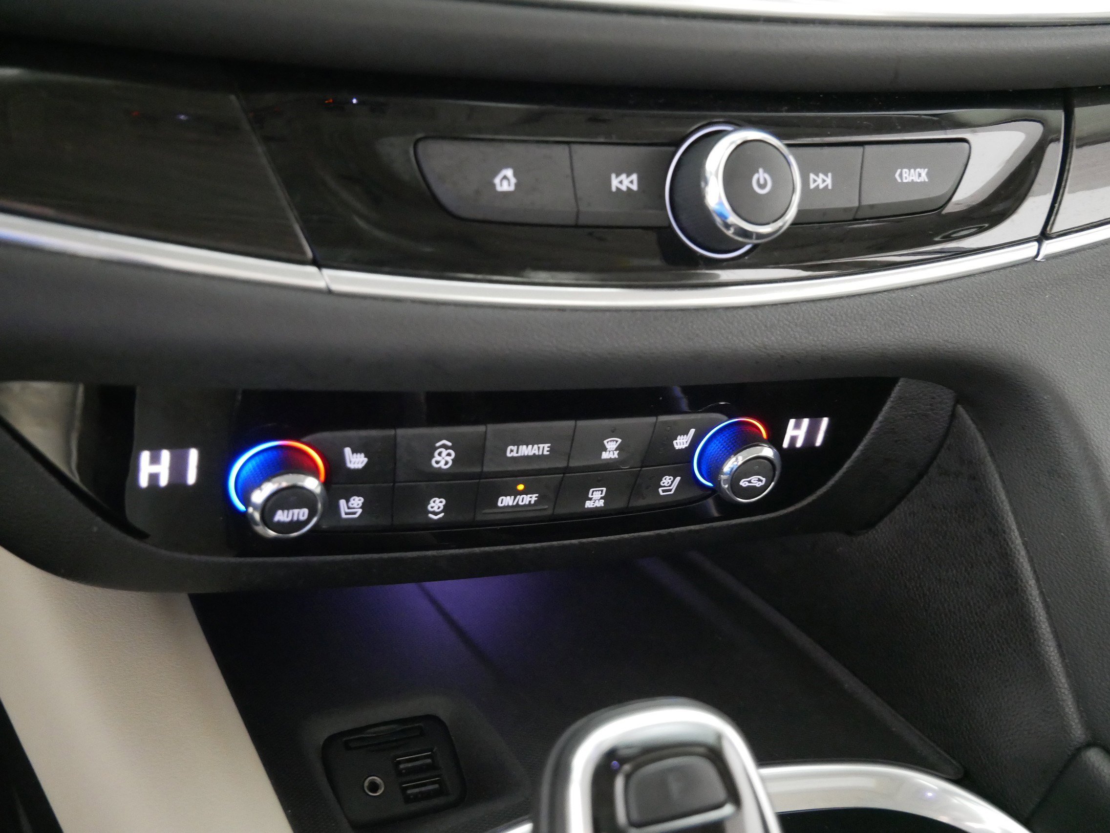 Certified 2020 Buick Enclave Premium w/ Sun and Sites Package image 23