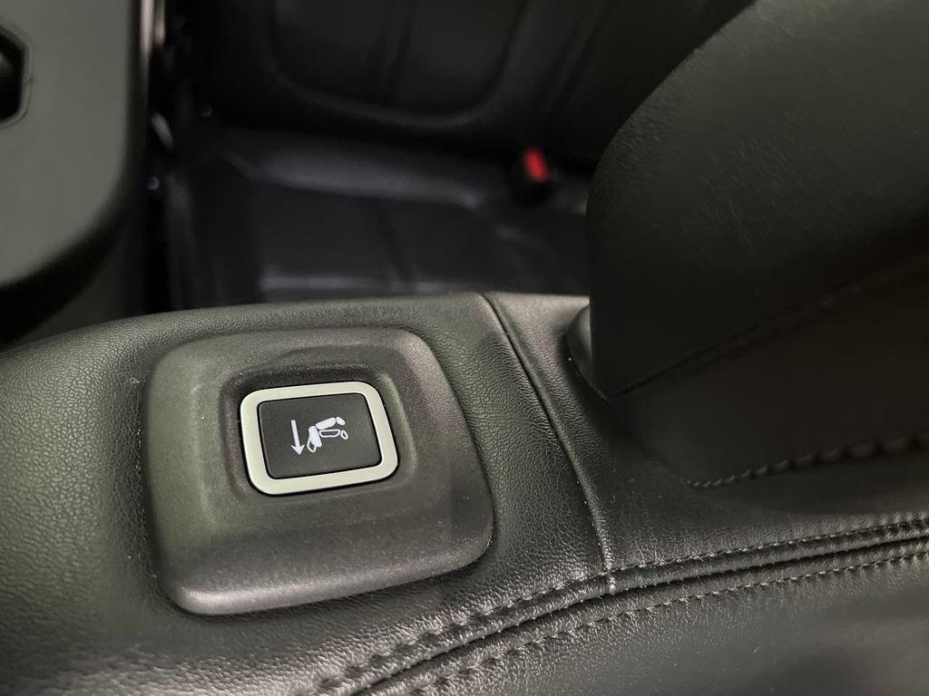 Used 2024 Jeep Wagoneer Series III AWD/4WD image 25
