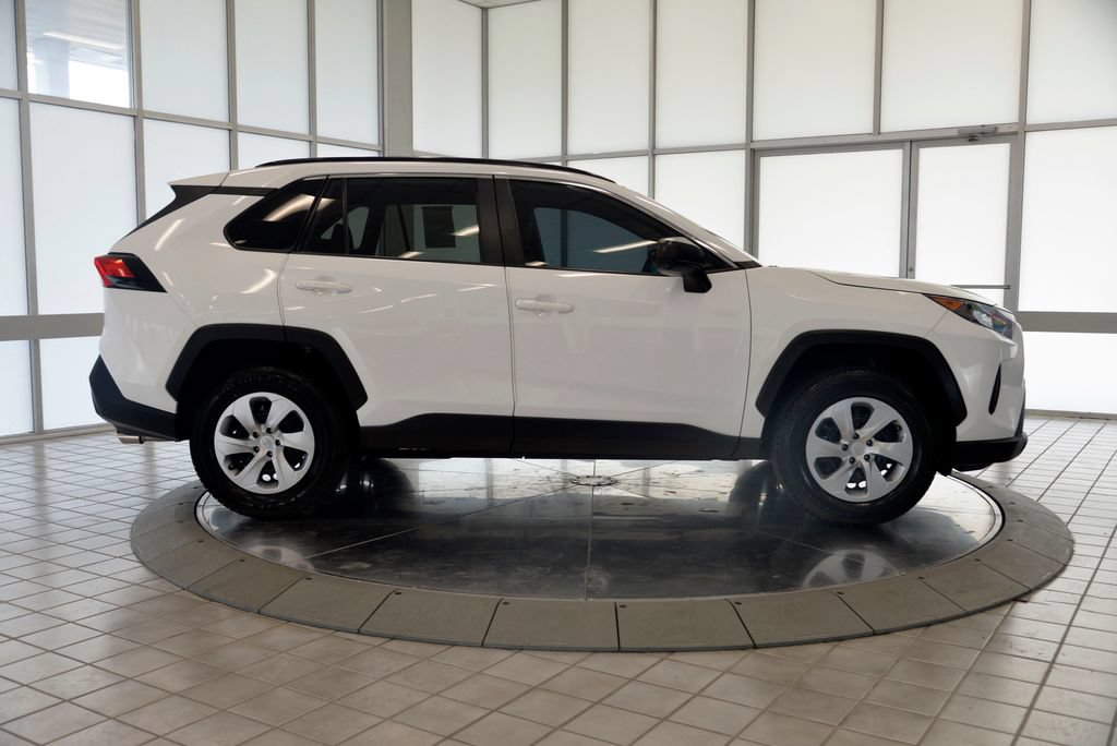 Used 2019 Toyota RAV4 LE FWD image 9