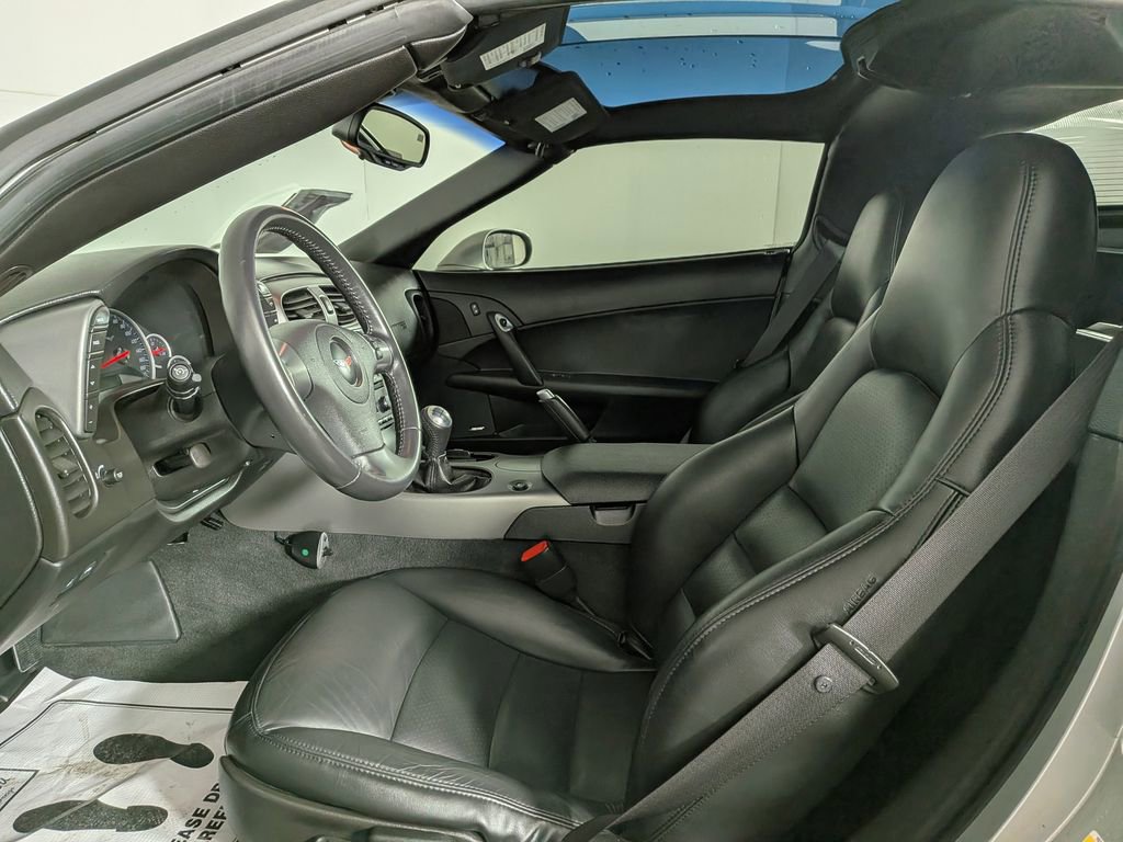 Used 2007 Chevrolet Corvette Coupe w/ Preferred Equipment Group RWD image 19