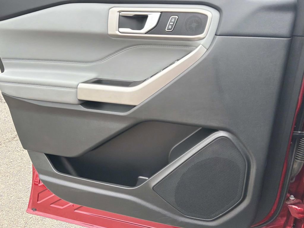 Certified 2023 Ford Explorer XLT w/ Equipment Group 202A image 19