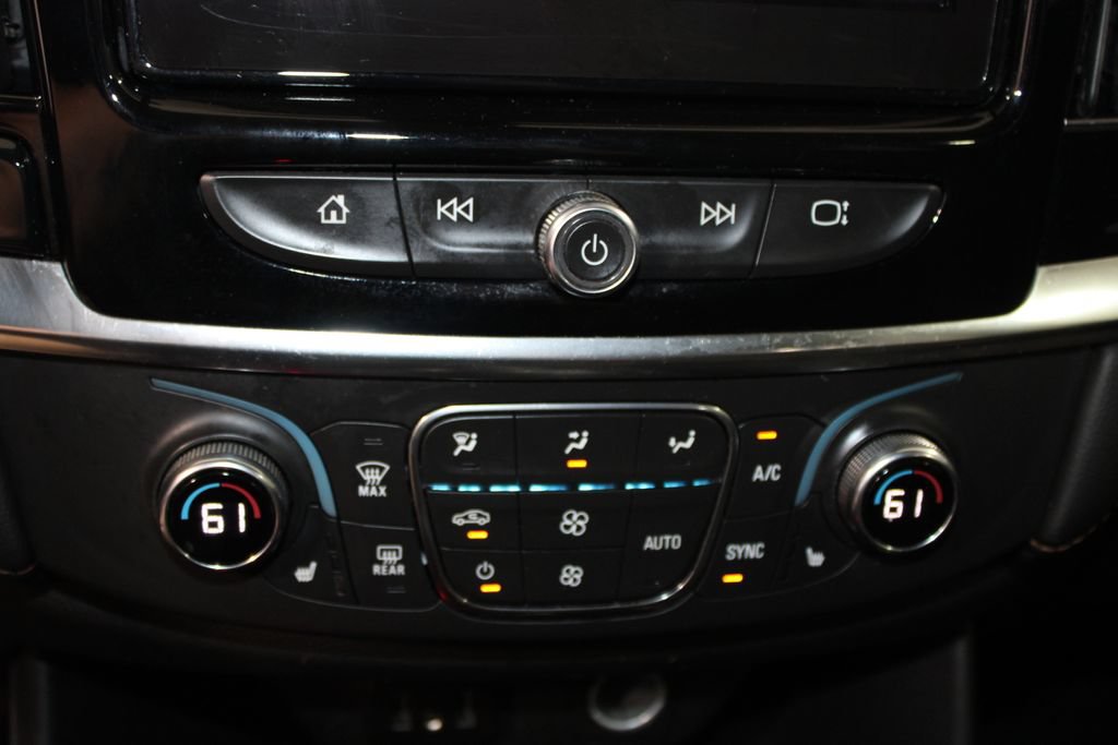 Used 2021 Chevrolet Traverse LT AWD/4WD image 41