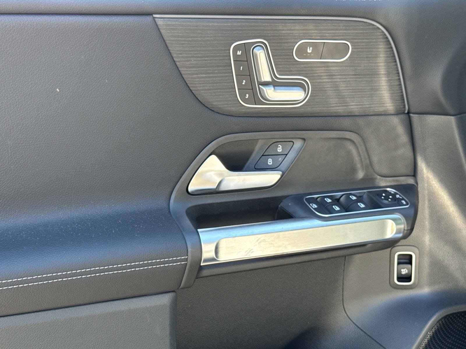 New 2026 Mercedes-Benz GLB 250 4MATIC image 15