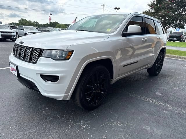 Used 2021 Jeep Grand Cherokee Laredo X AWD/4WD image 4
