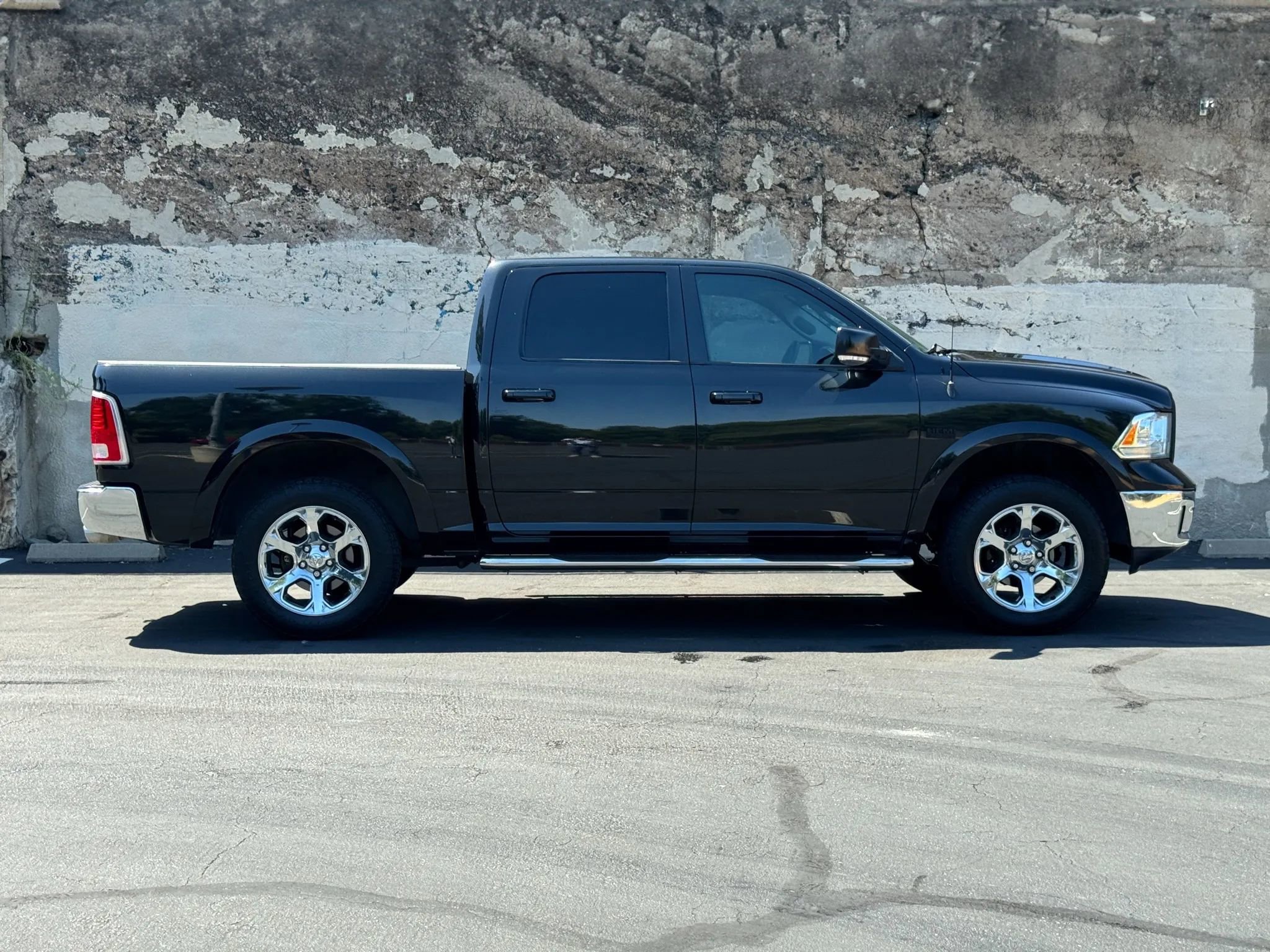 Used 2017 RAM 1500 Laramie image 4