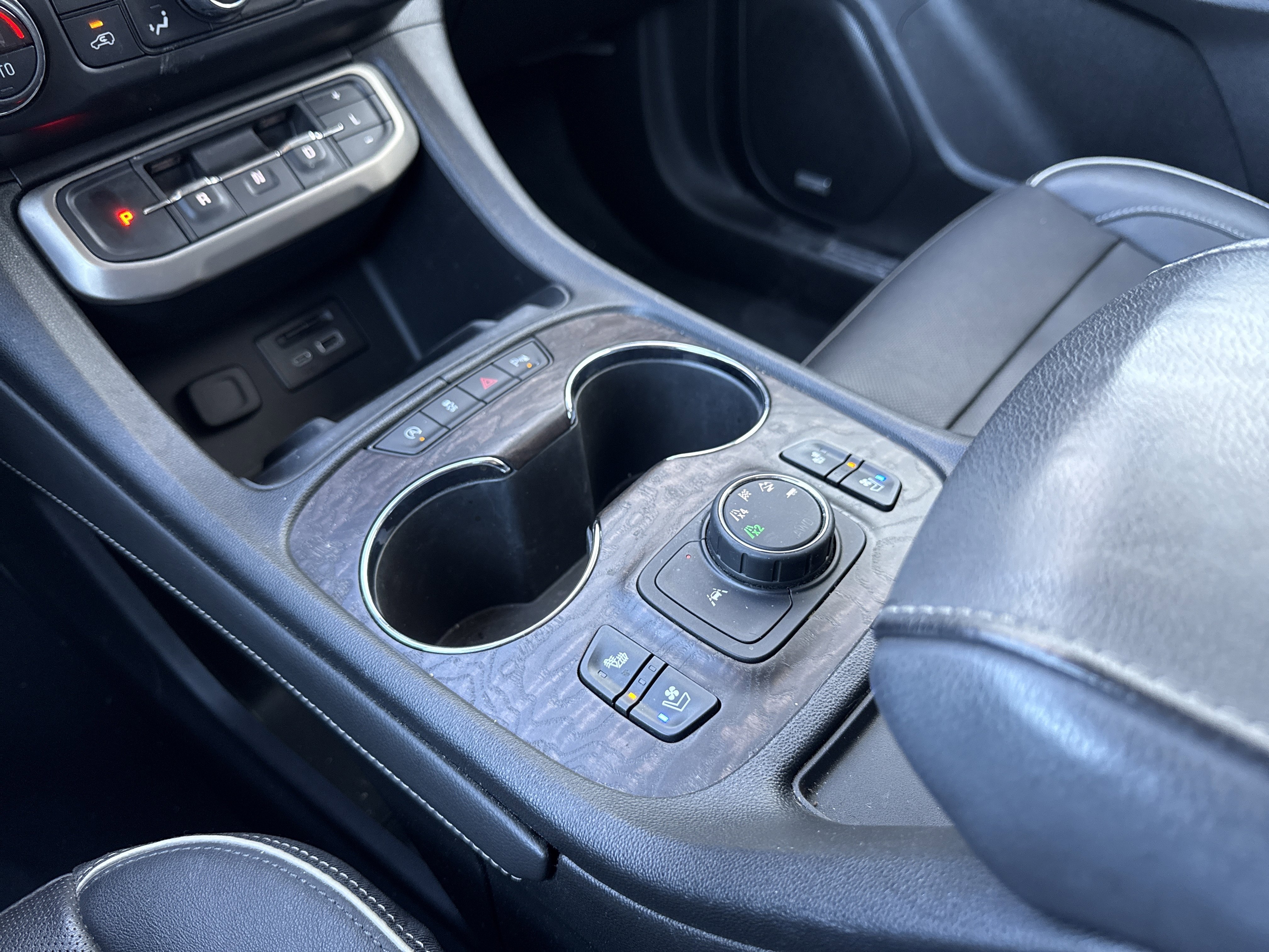 Used 2020 GMC Acadia Denali w/ LPO, 'HIT The Road' Package image 20