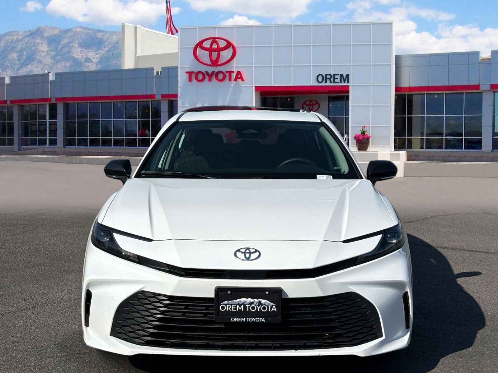 Used 2025 Toyota Camry LE FWD image 2