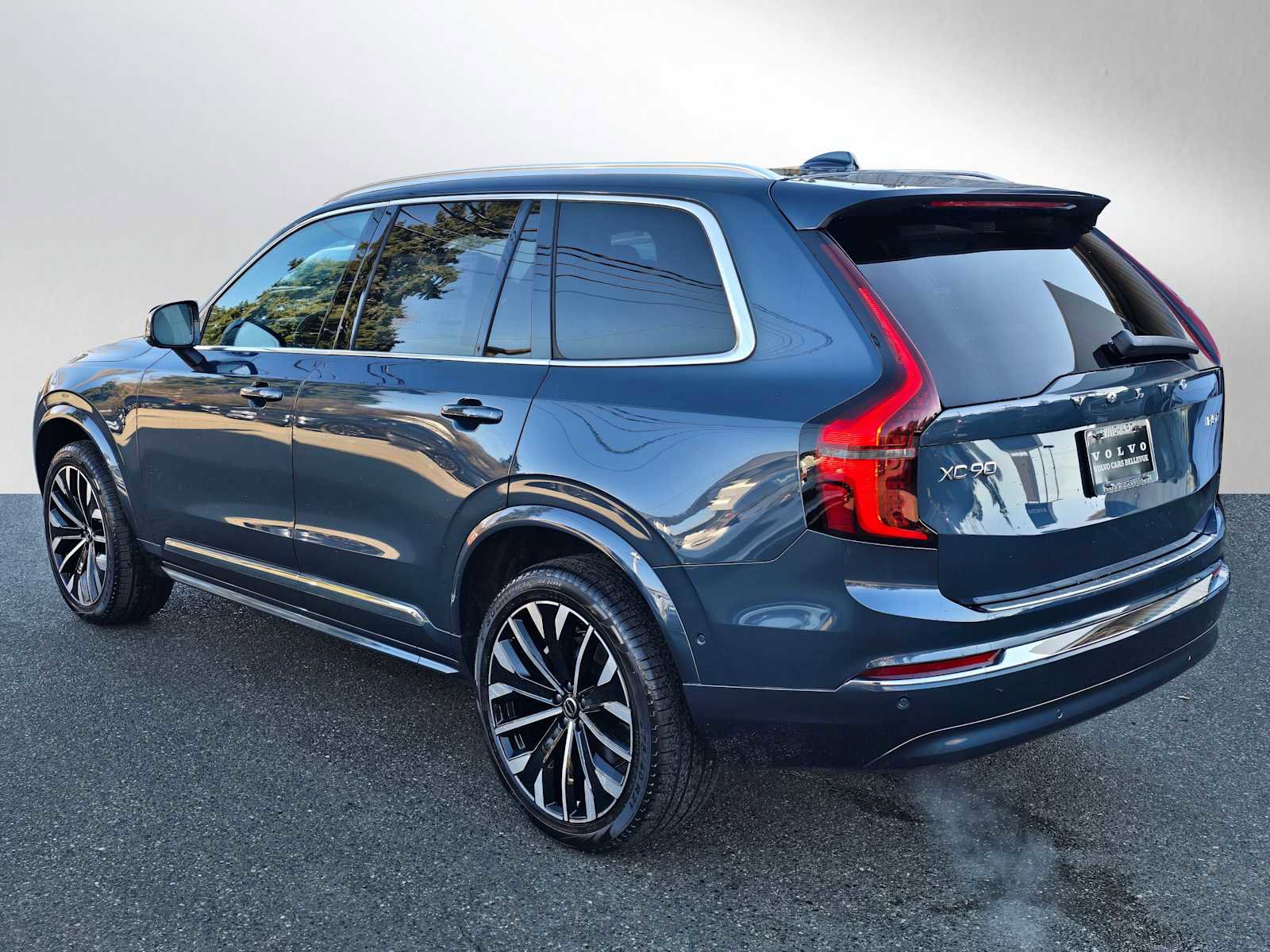 New 2026 Volvo XC90 B5 Plus w/ Protection Package AWD/4WD image 5