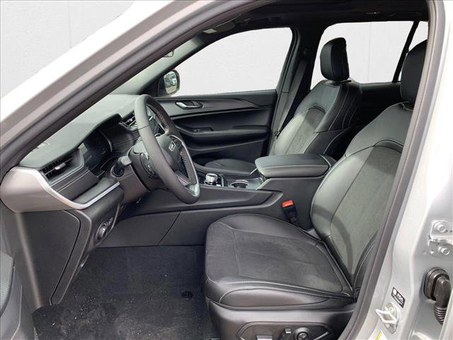 New 2025 Jeep Grand Cherokee Altitude image 10