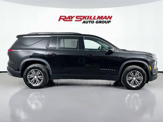 Used 2025 Chevrolet Traverse LT image 8
