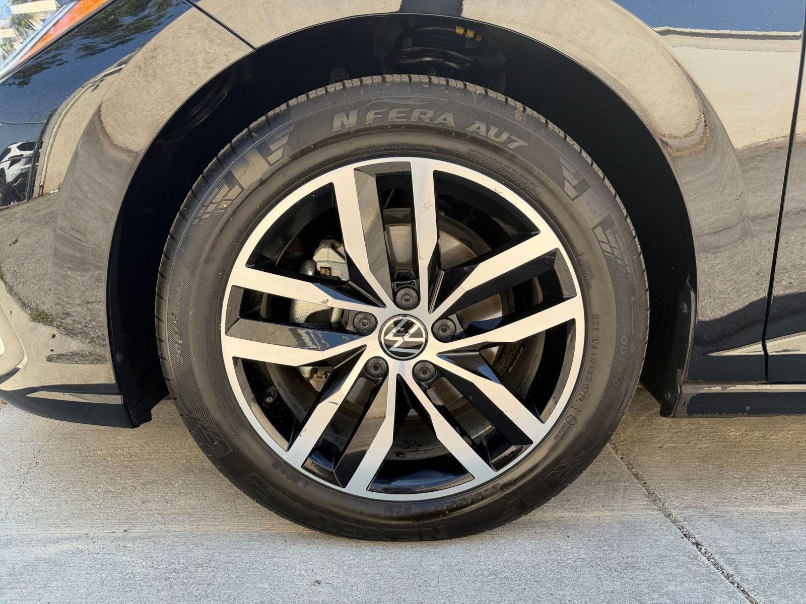 Used 2025 Volkswagen Jetta SE image 31