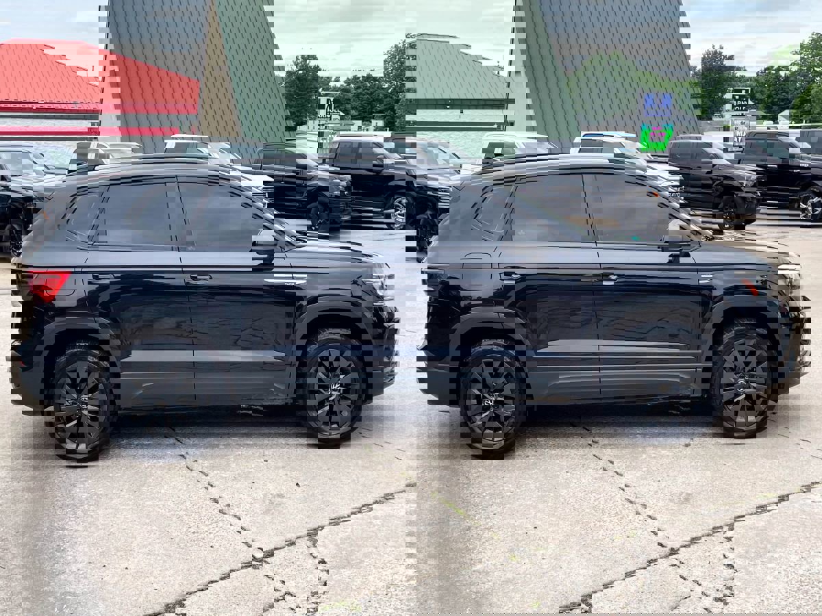 Used 2022 Volkswagen Taos S image 4