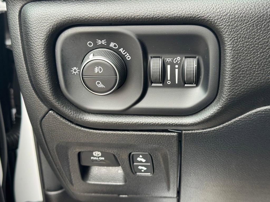 Used 2025 RAM 1500 Big Horn AWD/4WD image 17
