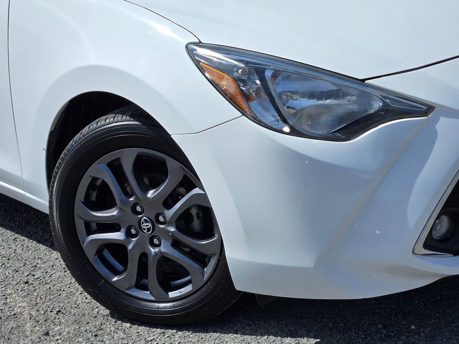 Used 2019 Toyota Yaris LE FWD image 9