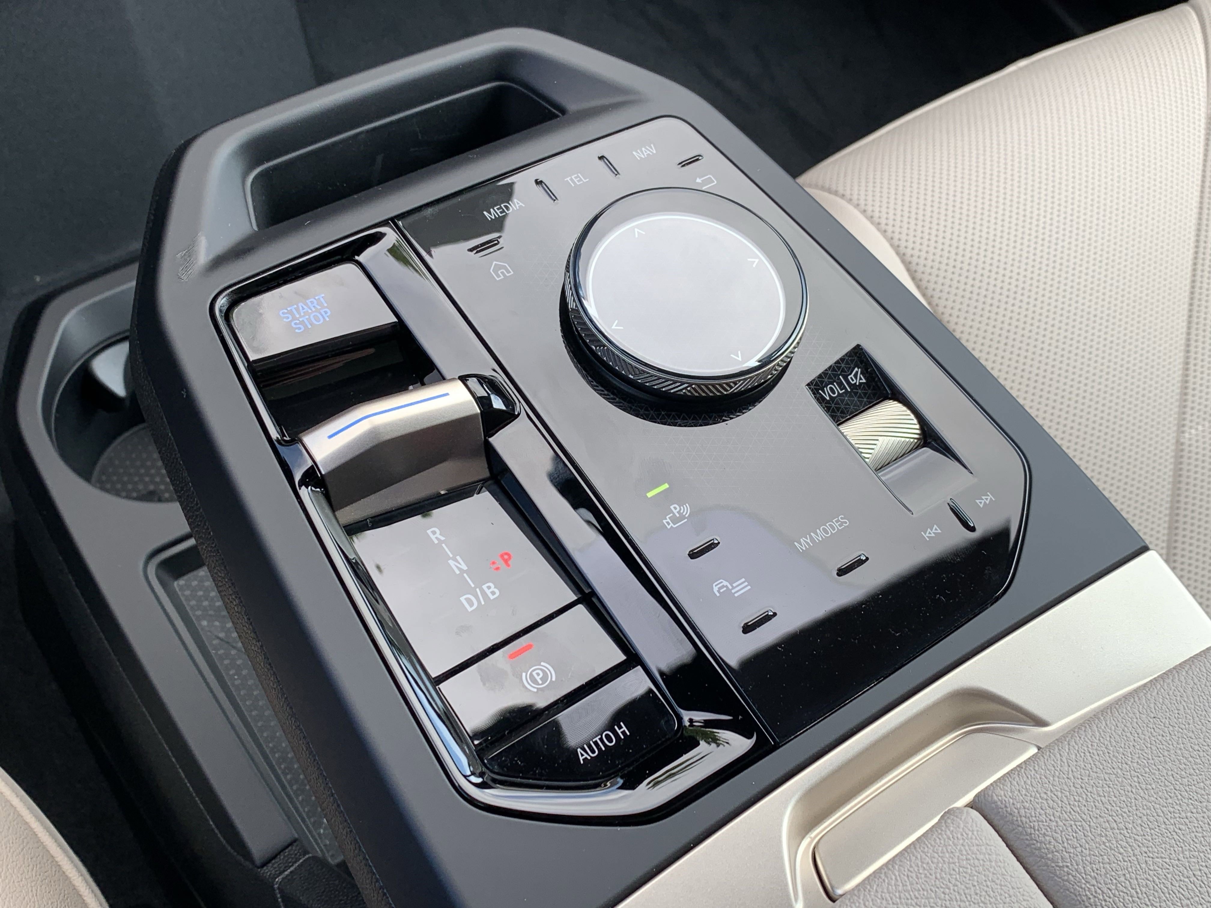 Used 2026 BMW iX xDrive60 w/ Premium Package image 29