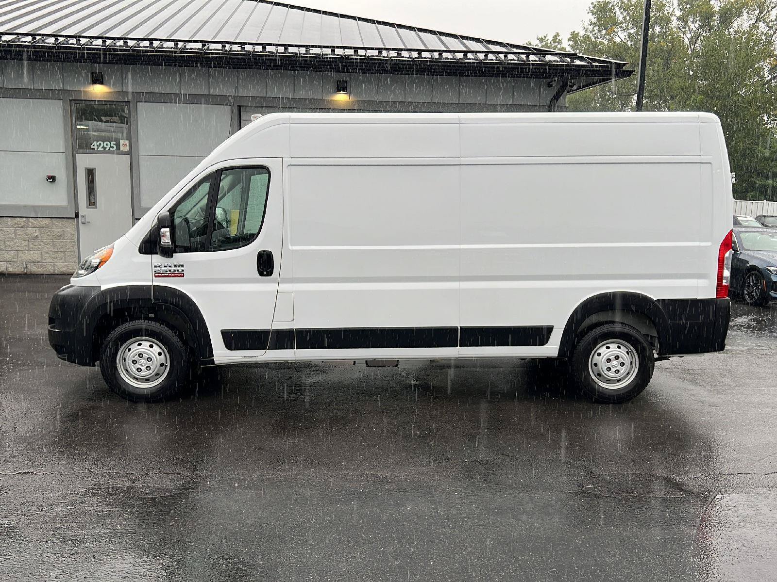 Used 2021 RAM ProMaster 2500 w/ Convenience Group FWD image 4