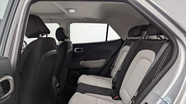 Used 2026 Hyundai Venue SEL FWD image 17