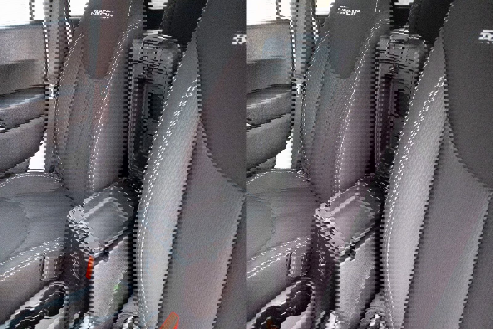 Used 2017 Jeep Wrangler Unlimited Rubicon w/ Connectivity Group image 7