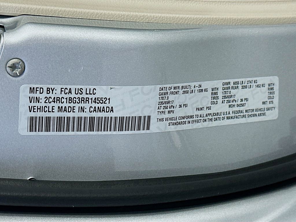 Used 2024 Chrysler Pacifica Touring-L FWD image 35
