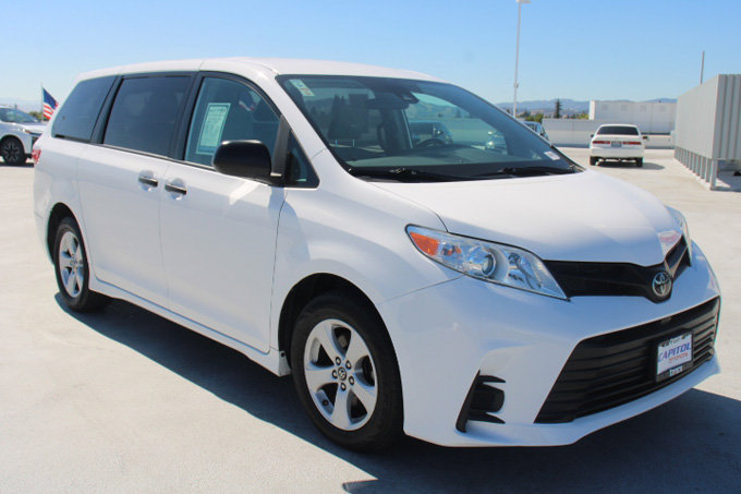 Used 2020 Toyota Sienna L FWD image 2