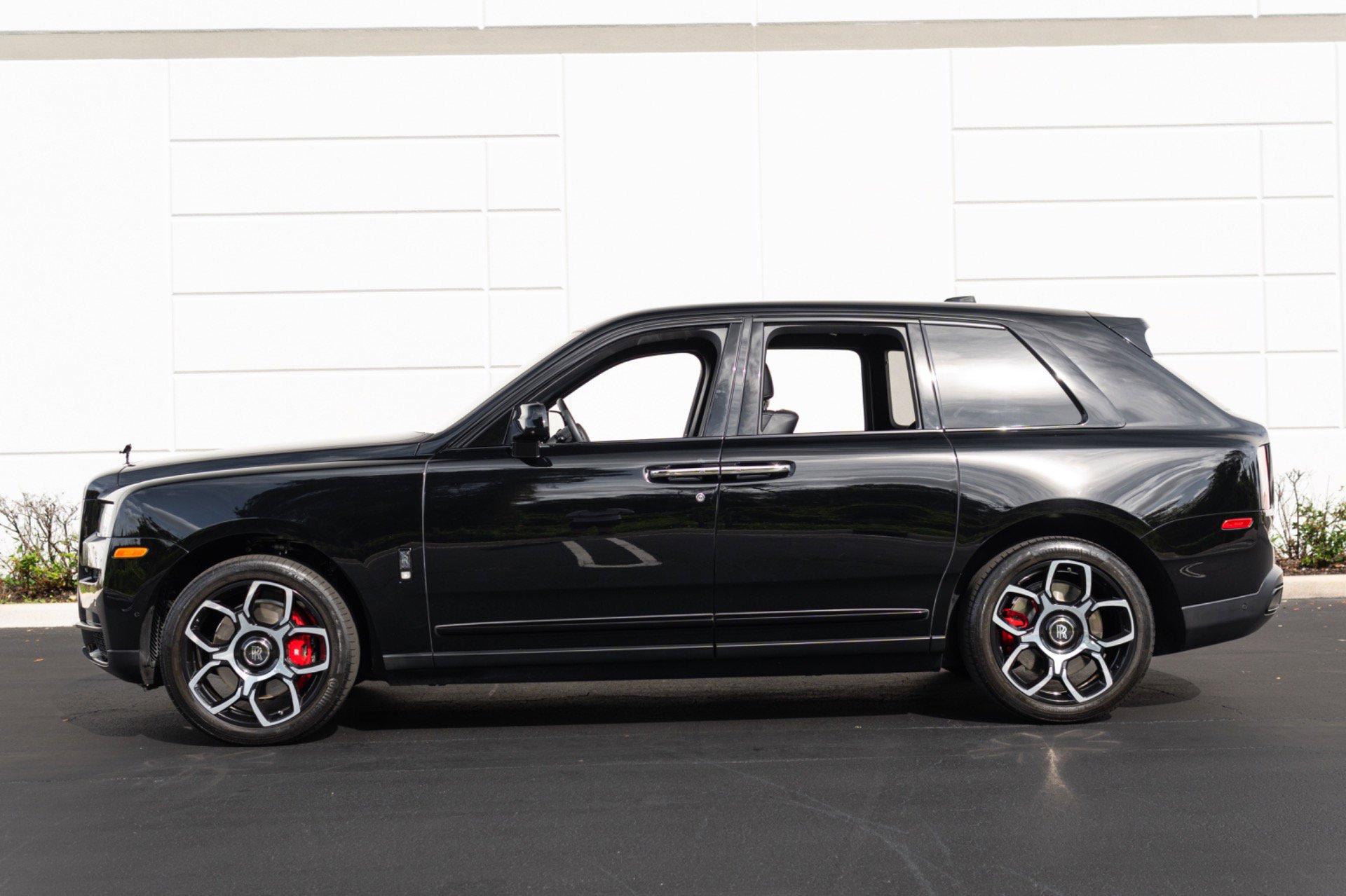 Used 2022 Rolls-Royce Cullinan Black Badge w/ Dark Exterior Package AWD/4WD image 25