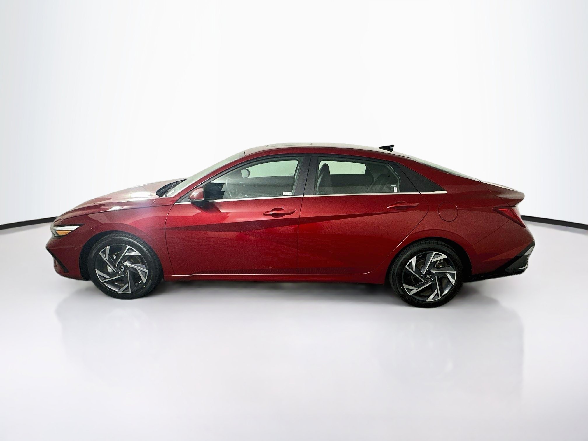 Used 2024 Hyundai Elantra Limited FWD image 4
