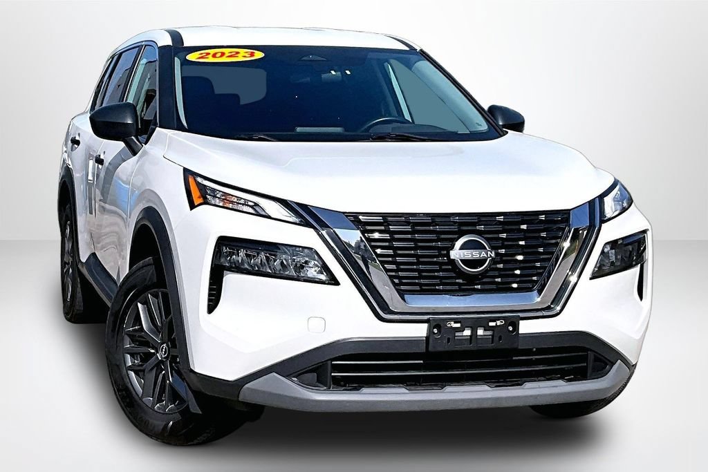 Used 2023 Nissan Rogue S FWD image 3