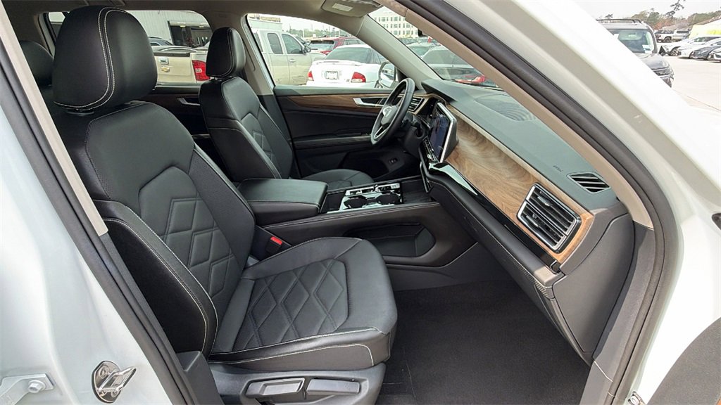 Used 2025 Volkswagen Atlas SE image 39