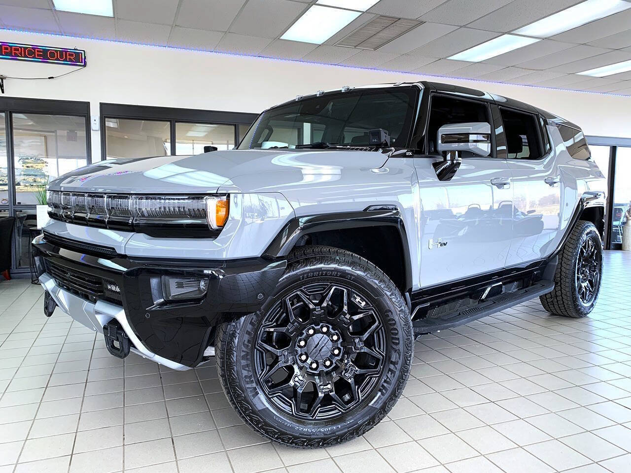 Used 2025 GMC Hummer EV 2X AWD/4WD image 2